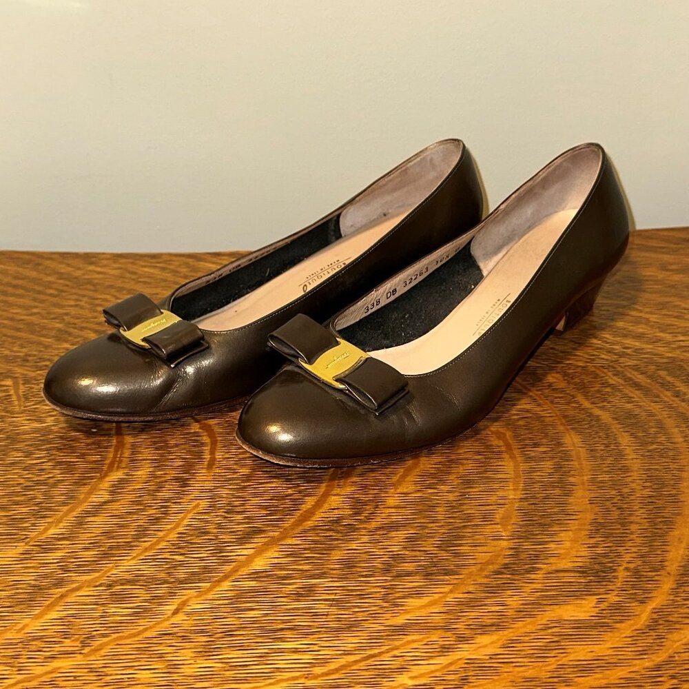 Vintage Salvatore Ferragamo Vera Pump - Picture 4 of 15